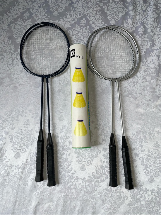 Franklin Other - Franklin Set of 4 Badminton Rackets with Shuttlecock Tube. 12 piece.